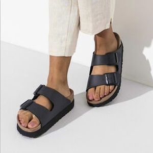 EUC Birkenstock Arizona Black Platform Vegan